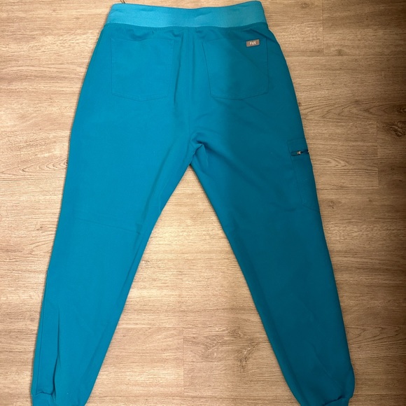 FIGS uniform - Picture 1 of 4